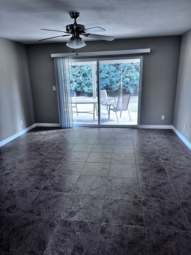 Building Photo - Beautiful 4 bed 2 baths house in a great a...