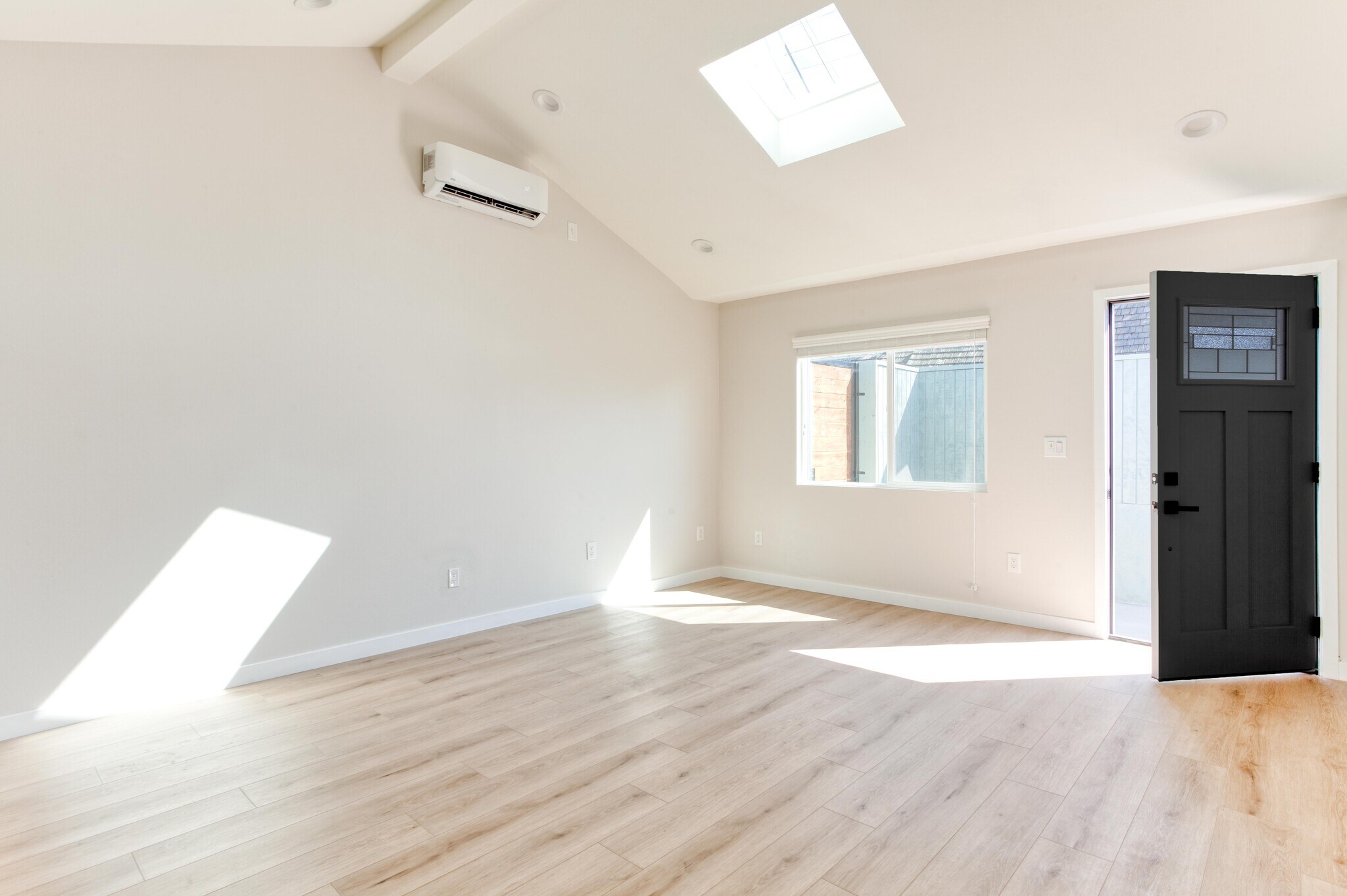 Building Photo - 630 E San Antonio Dr