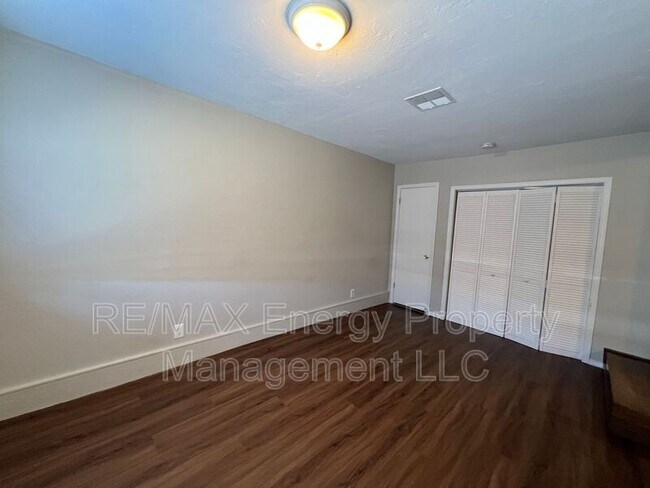 Building Photo - 2224 Doris Ave