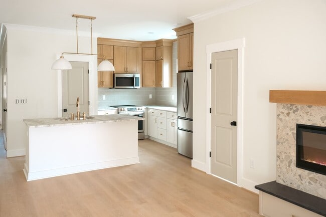 Building Photo - 207 S Calhoun St