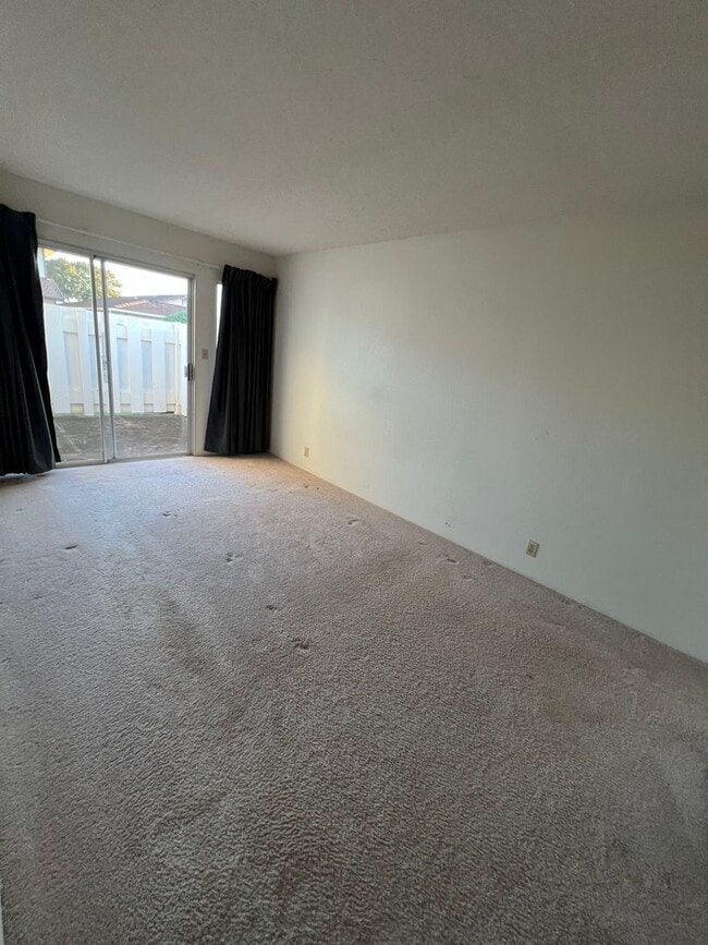 Building Photo - Single Level 3 bedroom / 2 bath house with a 2 car garage in Waipio **First Showing on Wednesday,...