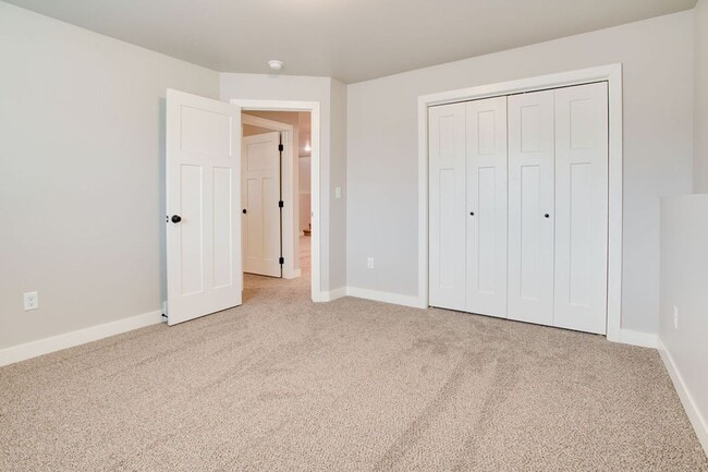 Building Photo - Modern 4-Bedroom Home in Moorhead