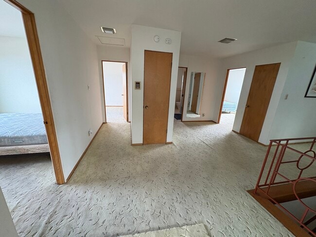 Building Photo - 721 Hillside Ave