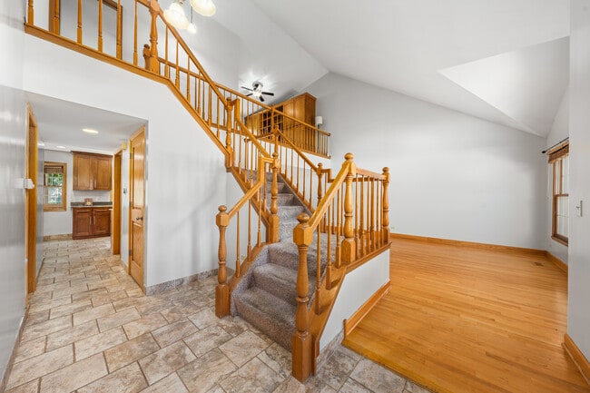 Building Photo - 104 S Knollwood Dr