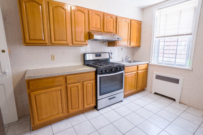 Kitchen - 6835 Kindred St