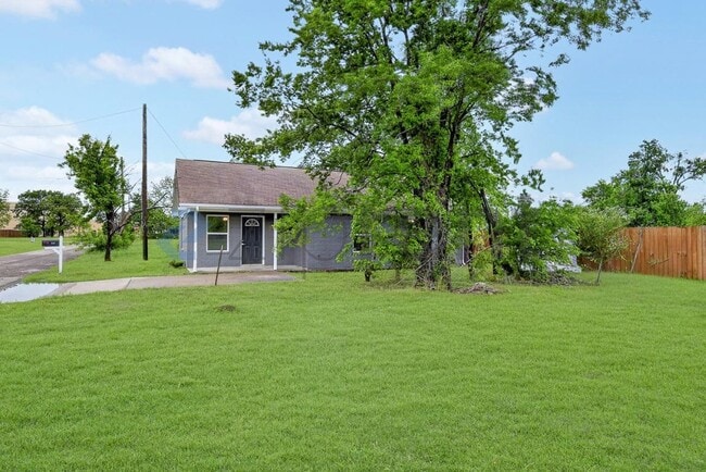 Building Photo - 317 Jones St