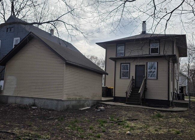 Building Photo - 321 Albert Ave