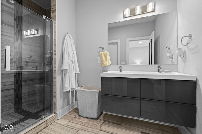 Building Photo - 2464 Broadway St