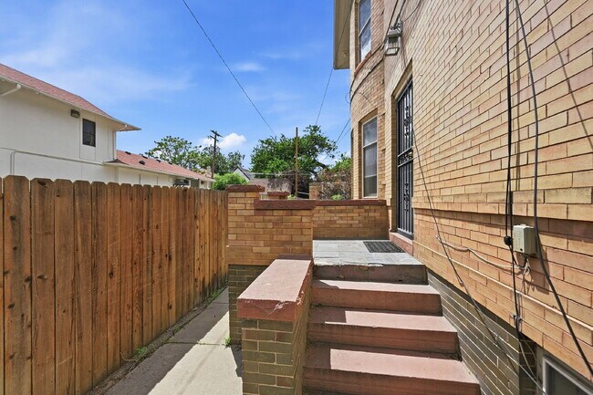 Building Photo - $4,720.95 with $300 off the first month's rent, 5 Beds - 5 Bath, Single Family Home in Denver wit...