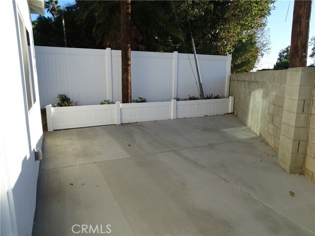 Building Photo - 16432 Halsted St