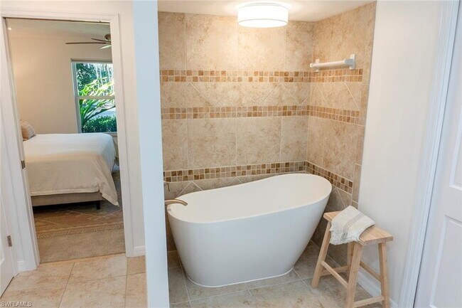Building Photo - Golden Gate Estates Single Family home on ...
