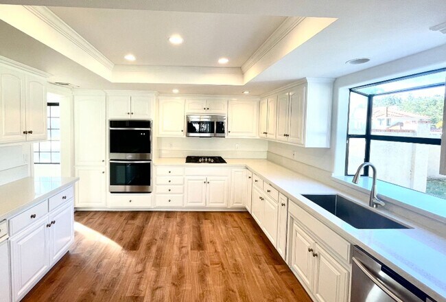 Building Photo - Prestigious Elkhorn Estates Home