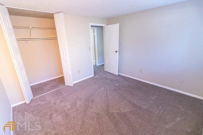 Building Photo - Well Renovated Single-family Home