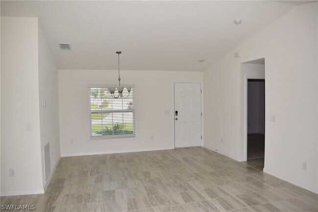 Building Photo - 3437 Renault Cir