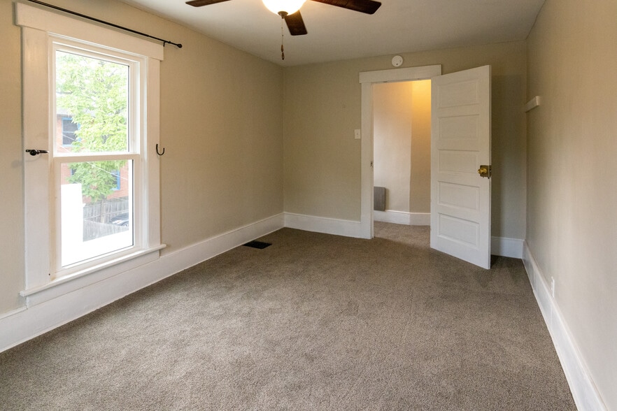 Bedroom 4 (upstairs) - 326 E Maynard Ave