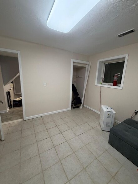 Building Photo - 301 S Fillmore St