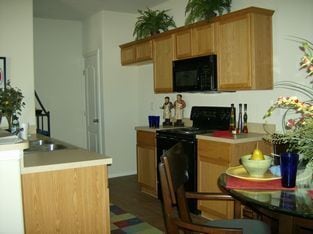 Building Photo - SYLVIA936