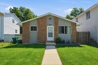 Building Photo - Move-In Ready Split-Level with Open Floor Plan