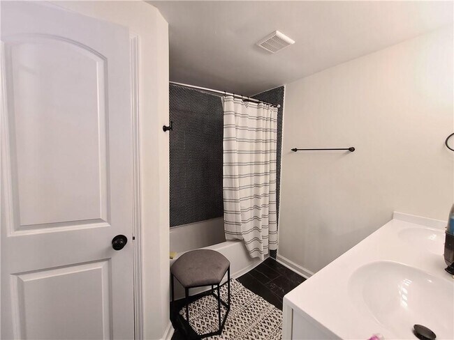 Building Photo - 4345 Clare Ln