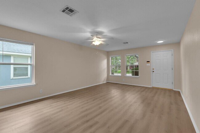 Building Photo - 111 David Dr