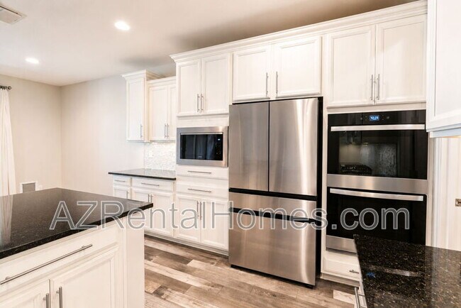 Building Photo - 9742 Thatcher Ave