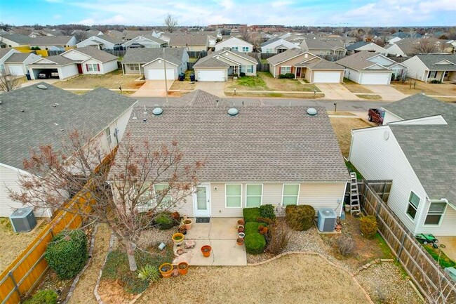 Building Photo - Amazing 3bed 2 Bath 2 Car Garage in Marble Leaf Addn Edmond OK