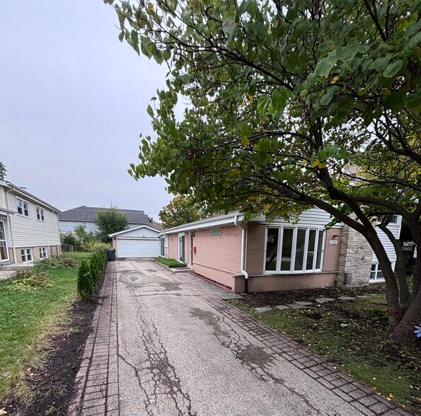 Building Photo - 532 Warren Rd