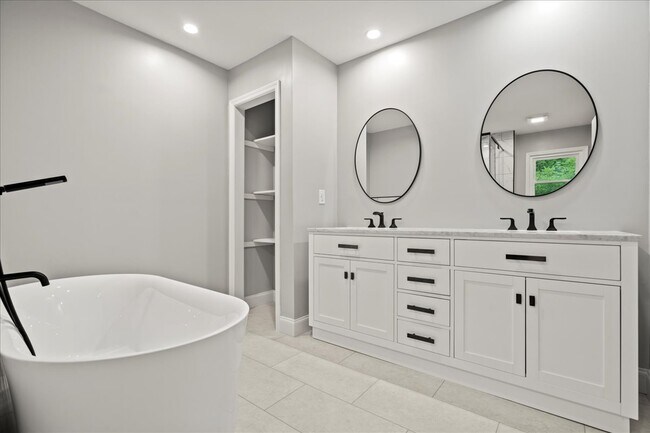 Building Photo - 511 Arbor Dr