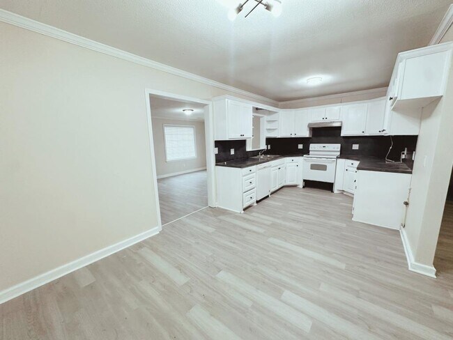 Building Photo - 29223 AR-84