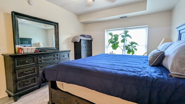 Building Photo - 390 W Mahogany Ct