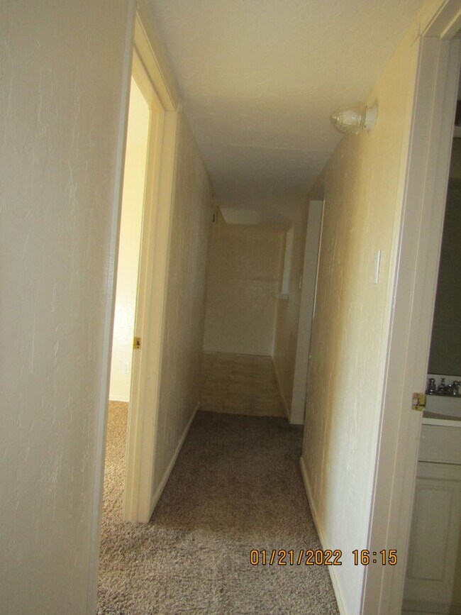 Building Photo - Very nice home located in the Gooch Area! No Pets!