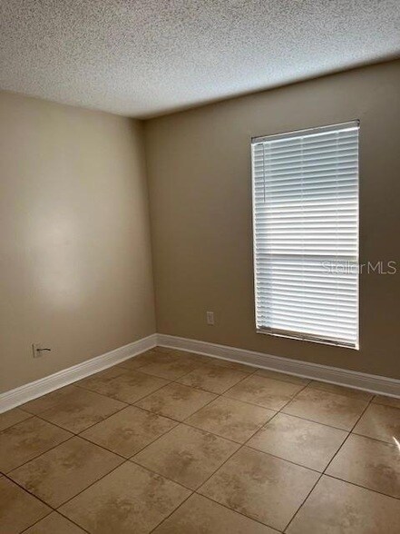 Building Photo - 455 Alt 19