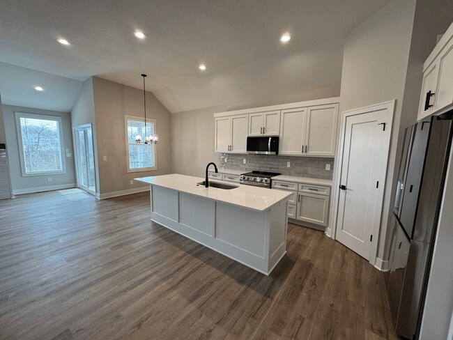 Building Photo - 1421 SW Winthrop Dr