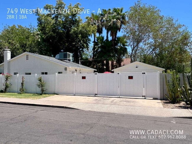 Building Photo - 749 W MacKenzie Dr