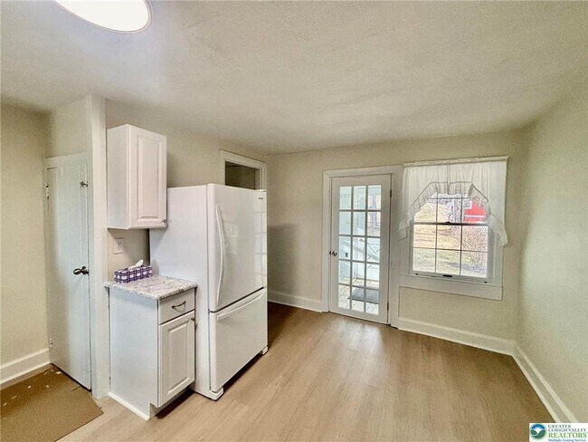 Building Photo - 6024 Front St