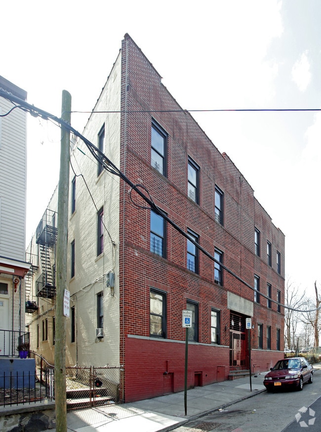 Building Photo - 2-4 Lafayette Pl