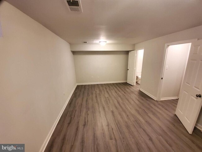 Building Photo - 3344 Vineland Pl