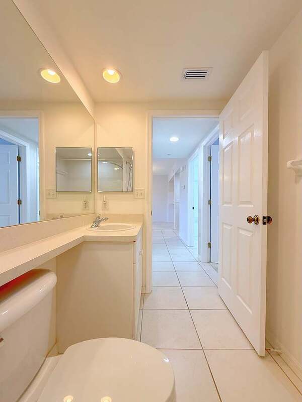 Building Photo - 1200 Country Club Dr
