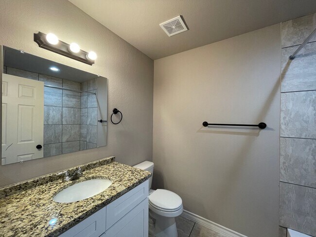 Building Photo - Town home for rent