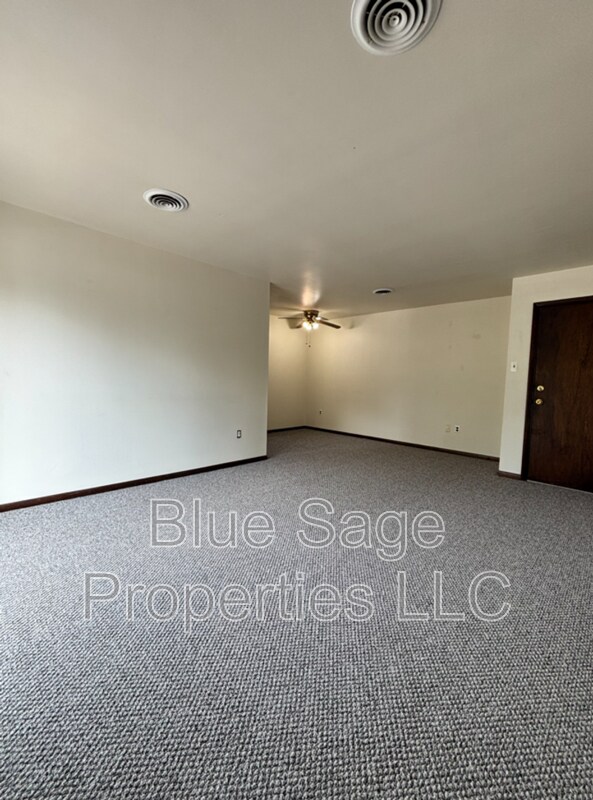 Building Photo - 2419 3rd Ave