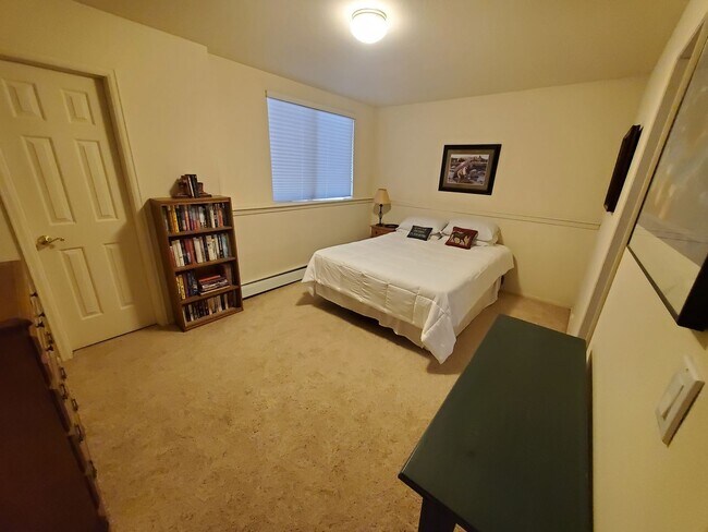 Building Photo - Extended Winter rental-Flexible lease term...