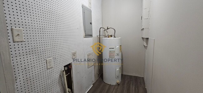 Building Photo - Renovated 1 Bedroom at Campbell Apartments Near Downtown Available Now!