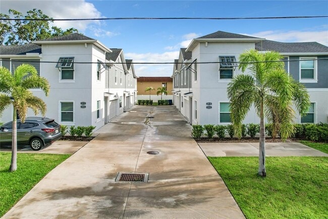 Building Photo - 3715 W Wisconsin Ave