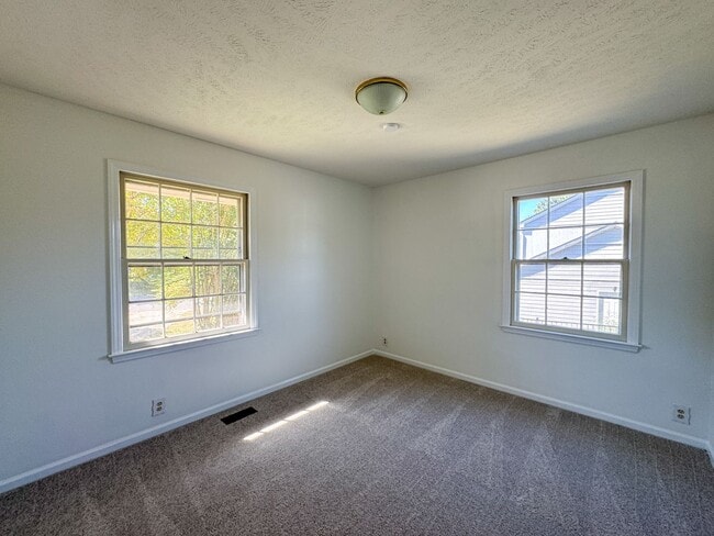 Building Photo - 3 Bed 2 Bath College Lakes Home with Fence...