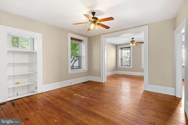 Building Photo - 161 Hermitage St