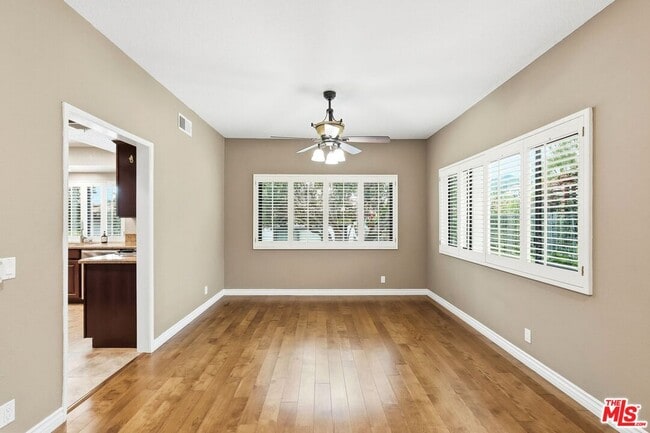 Building Photo - 6505 Beachview Dr