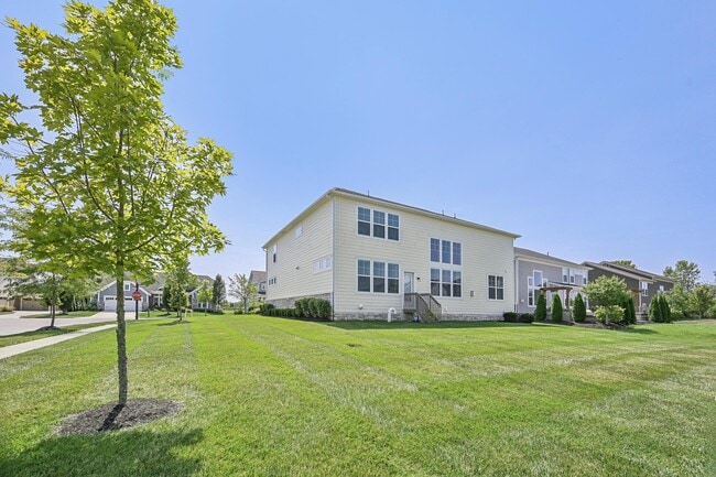 Building Photo - 10339 Ivy Chase