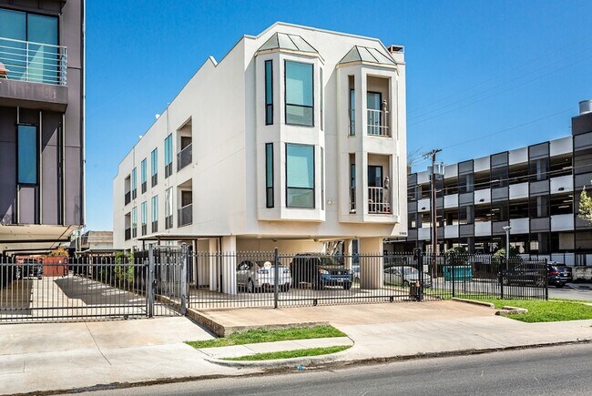 Building Photo - 2002 N Fitzhugh Ave