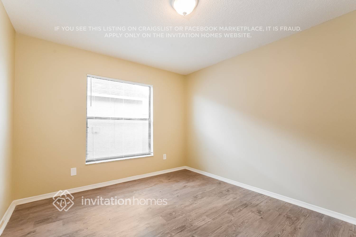 Building Photo - 242 Lakebreeze Cir