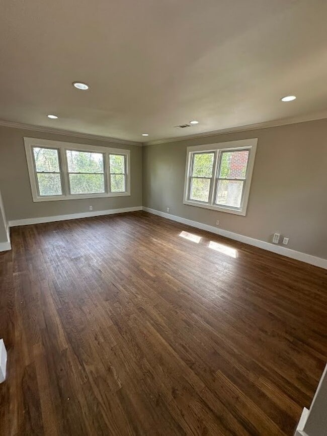 Building Photo - 4 bedrooms & 3 bath in Decatur!